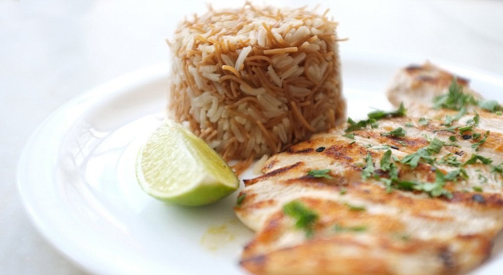 Arroz sírio com filé de frango